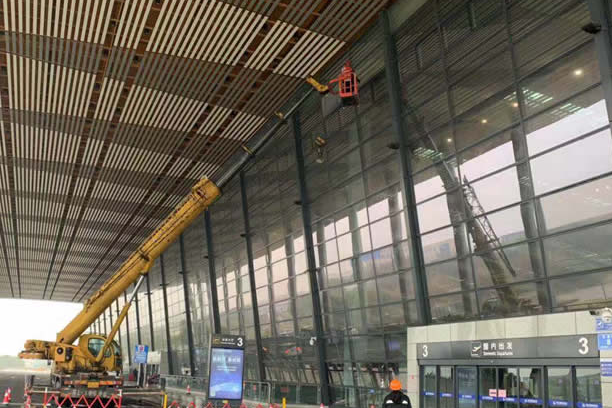 仁化玻璃幕墙维护和保养